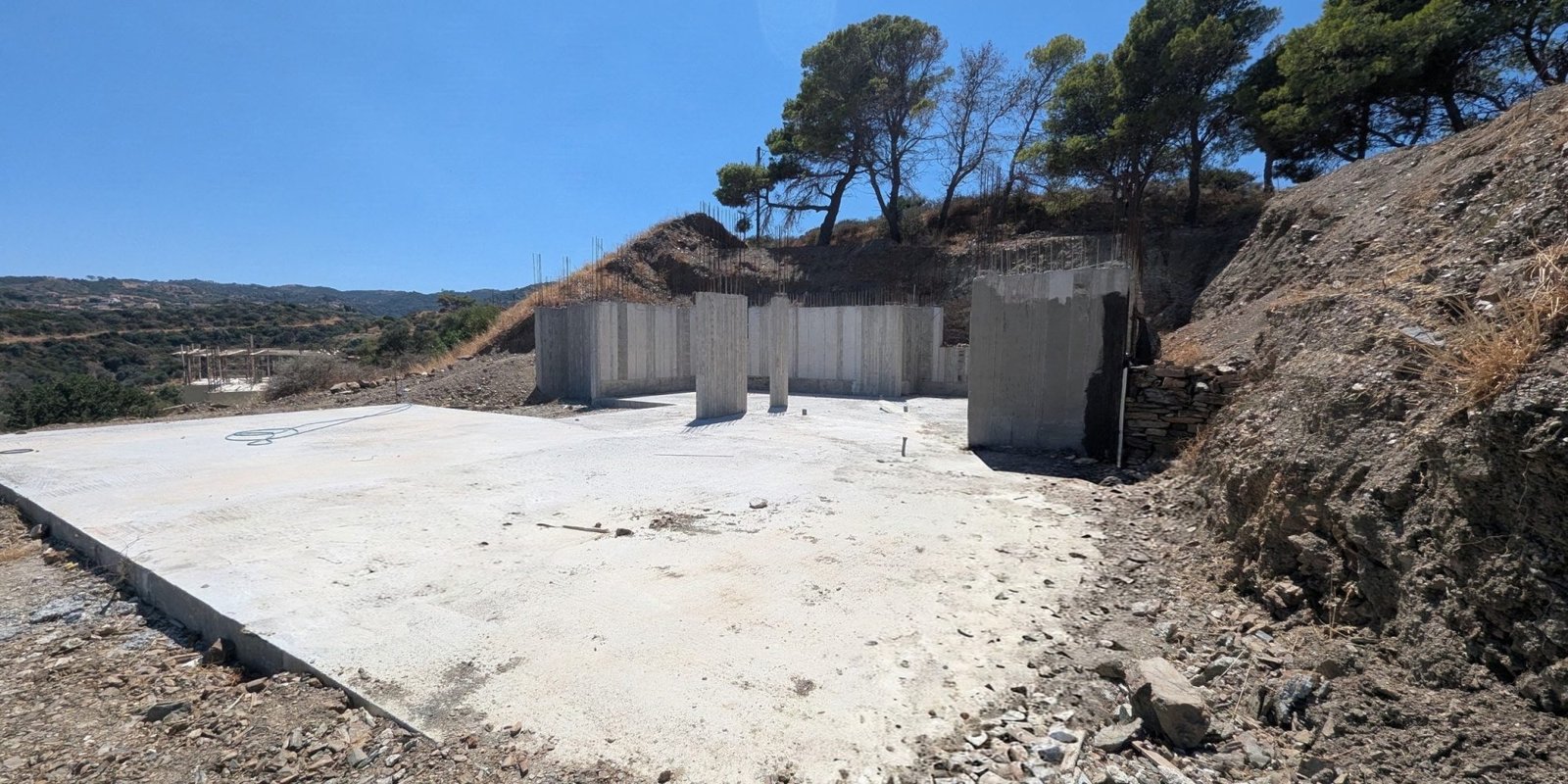 183A - Karavas - Spectacular plot with a house already under construction (2)