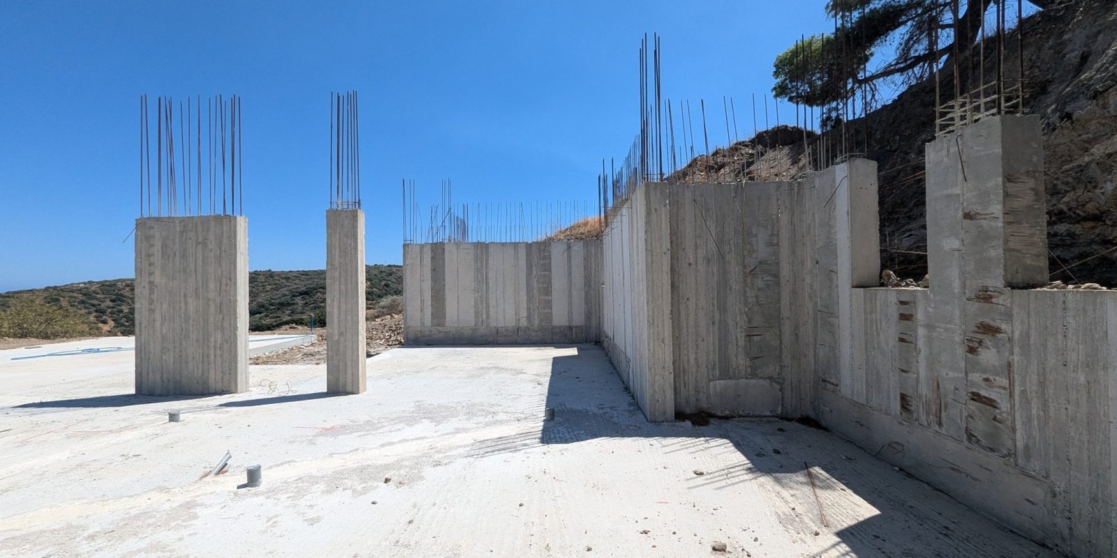 183A - Karavas - Spectacular plot with a house already under construction (5)
