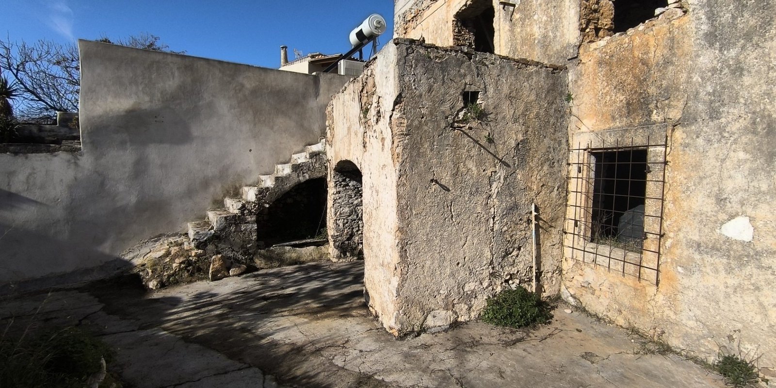 198A - Logothetianika - Attractive renovation opportunity € 90 (2) (Large)