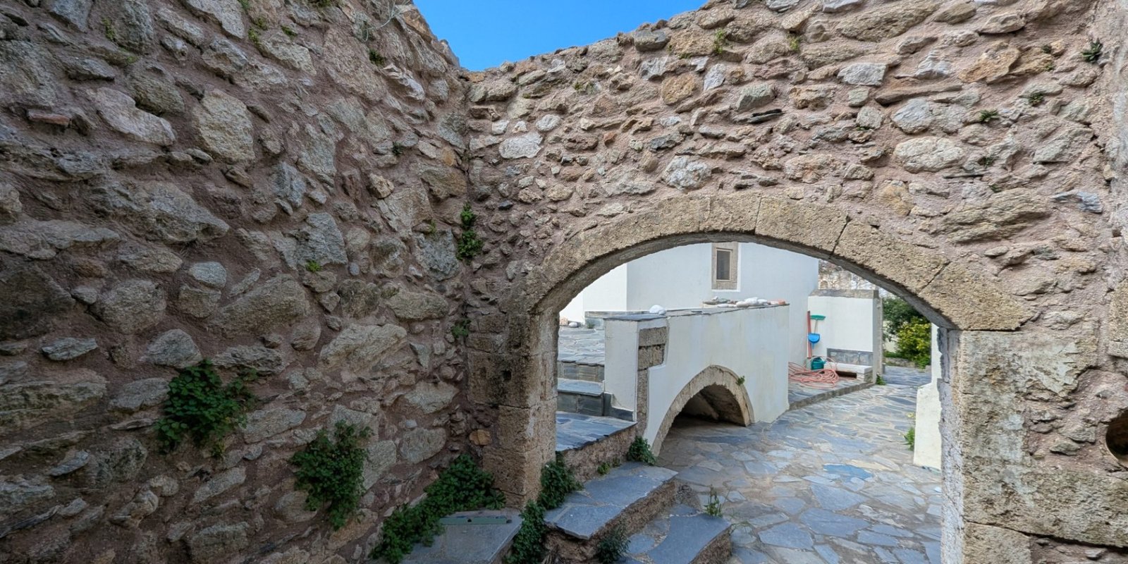 266T - Potamos - Magnificent traditional mansion in village heart (1)