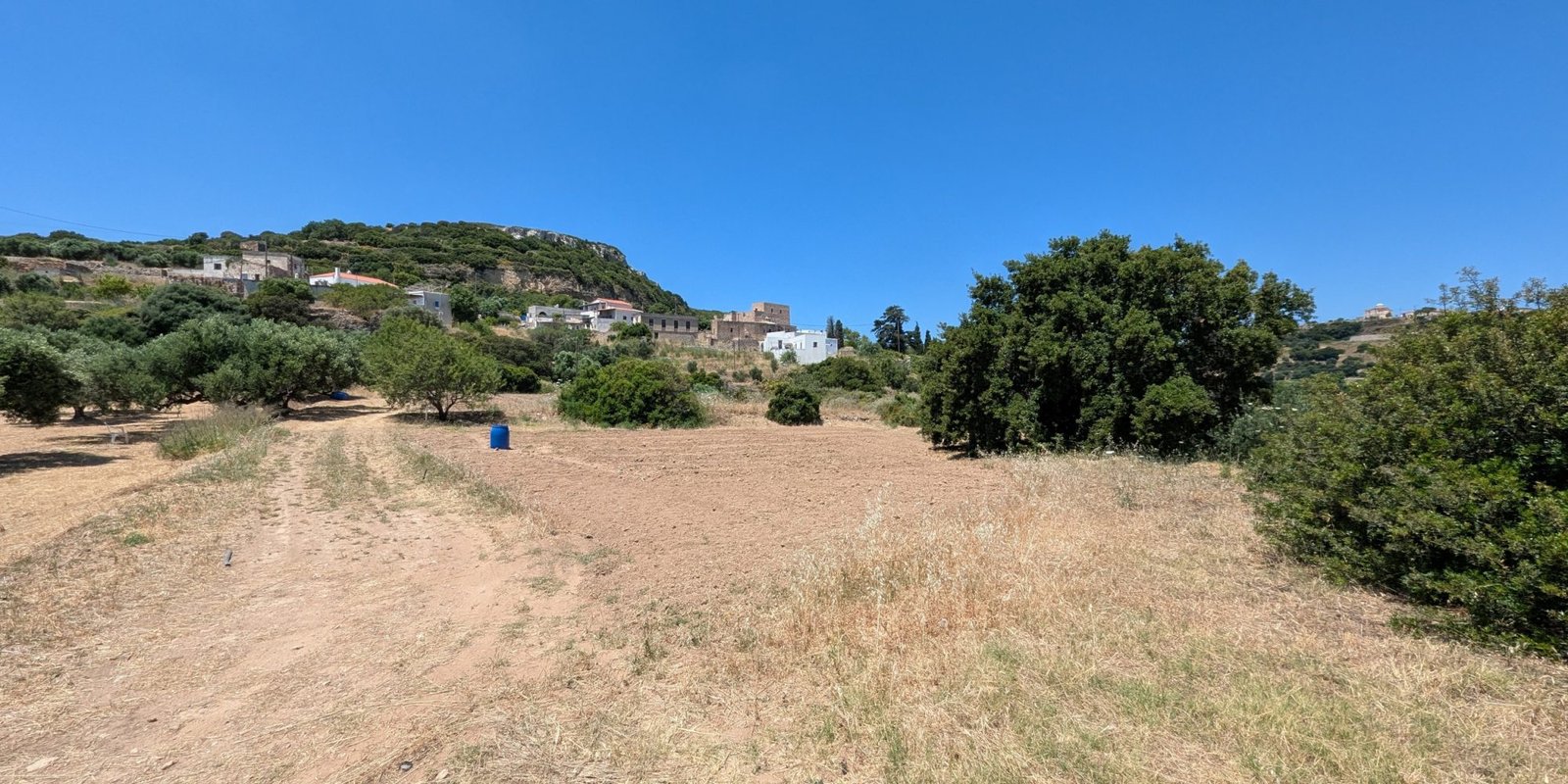306T - Viaradika - Very large buildable plot in authentic village (1) (Custom)