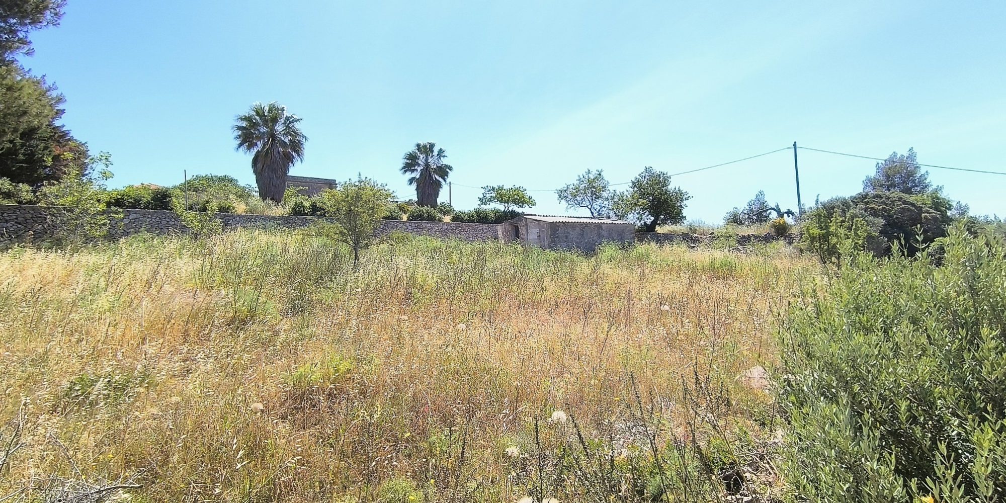 Frilingianika building plot with small building (3) (Custom)